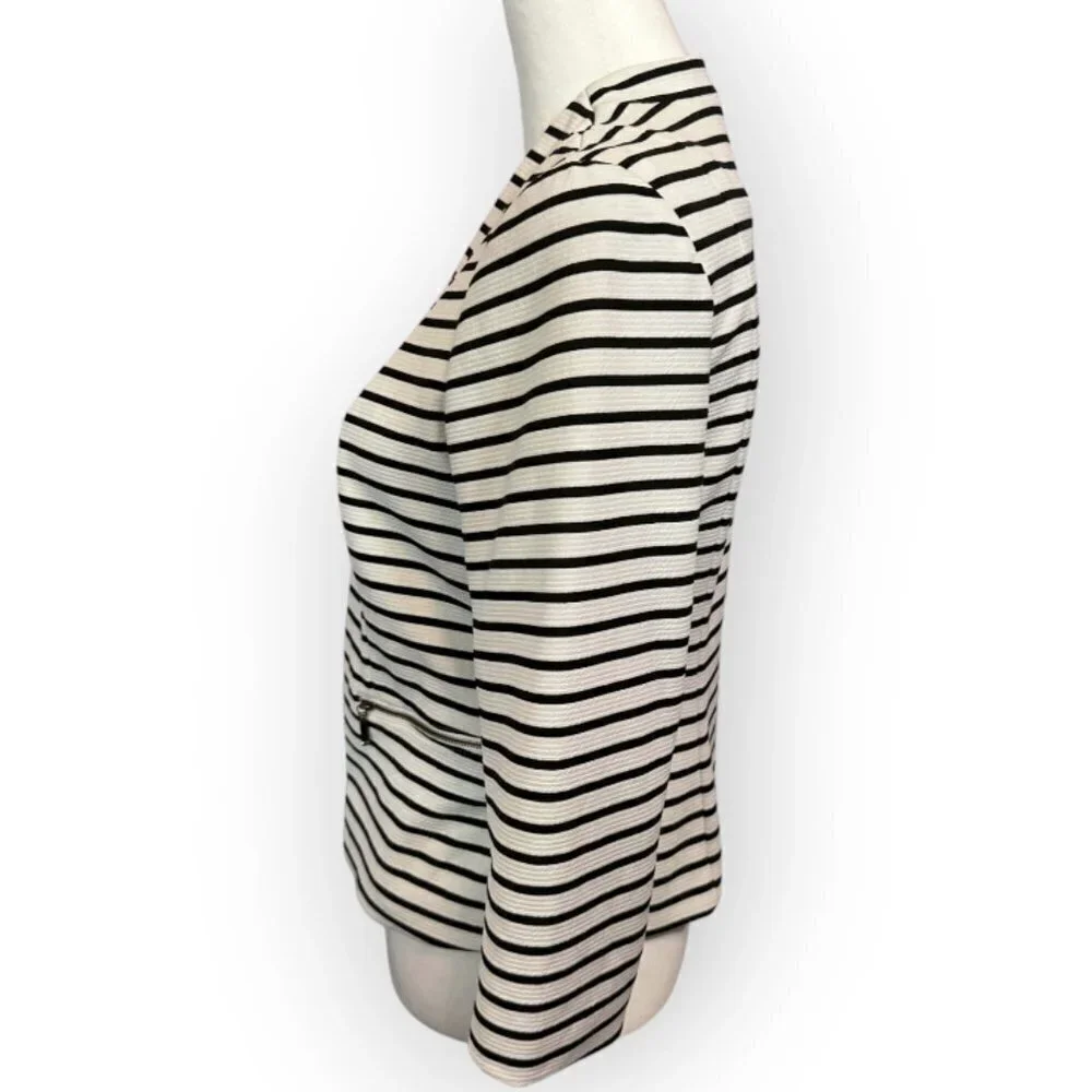 Roz & Ali Women's Black and White Striped Blazer Zipper detail on front Size S